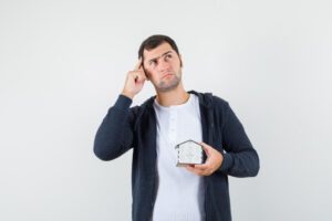 Se puede vender una casa con okupas en España
